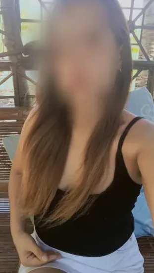 Büsra, 32