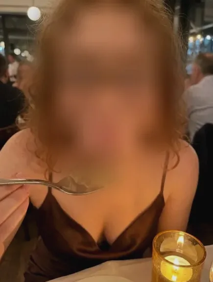 Christina, 25