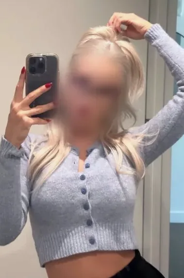Diana, 25