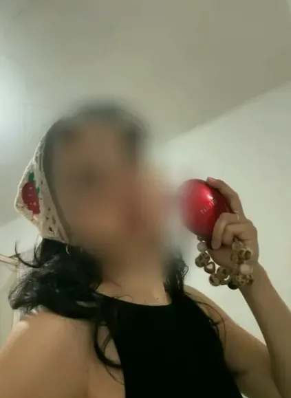 Hannah, 21