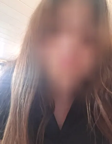 Lara, 27