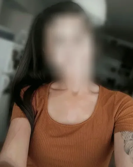 Lucia, 32