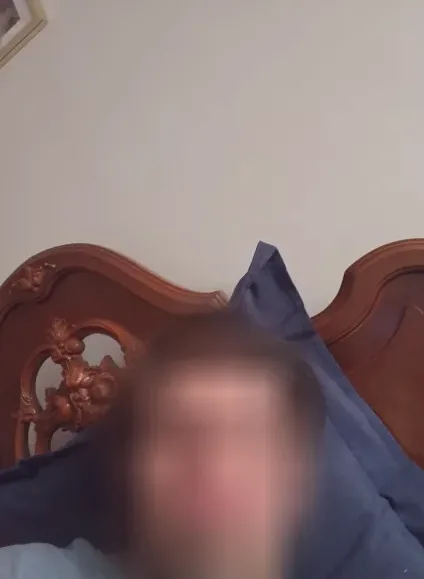 Mia, 24