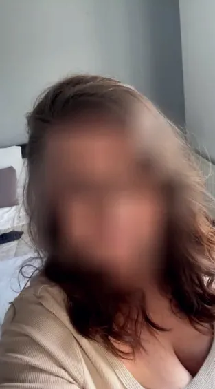 Nina, 36