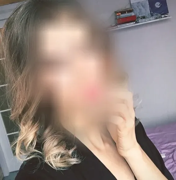Nora, 32