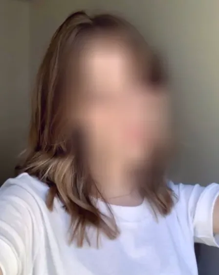 Vivien, 28